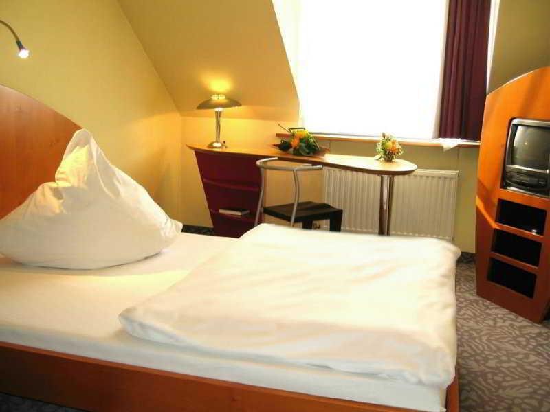 Mainstreet Hotel Дитценбах Екстериор снимка