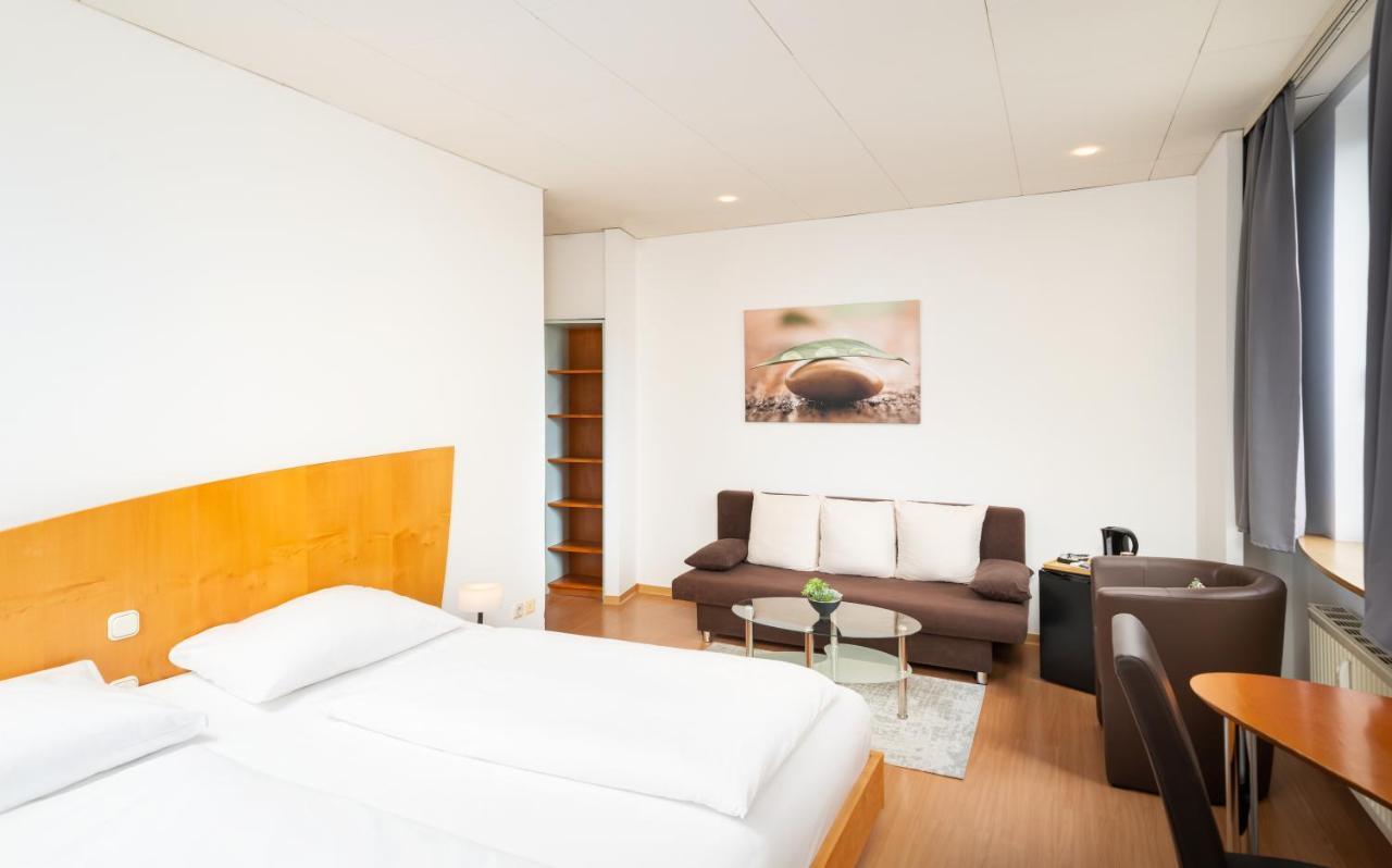 Mainstreet Hotel Дитценбах Екстериор снимка