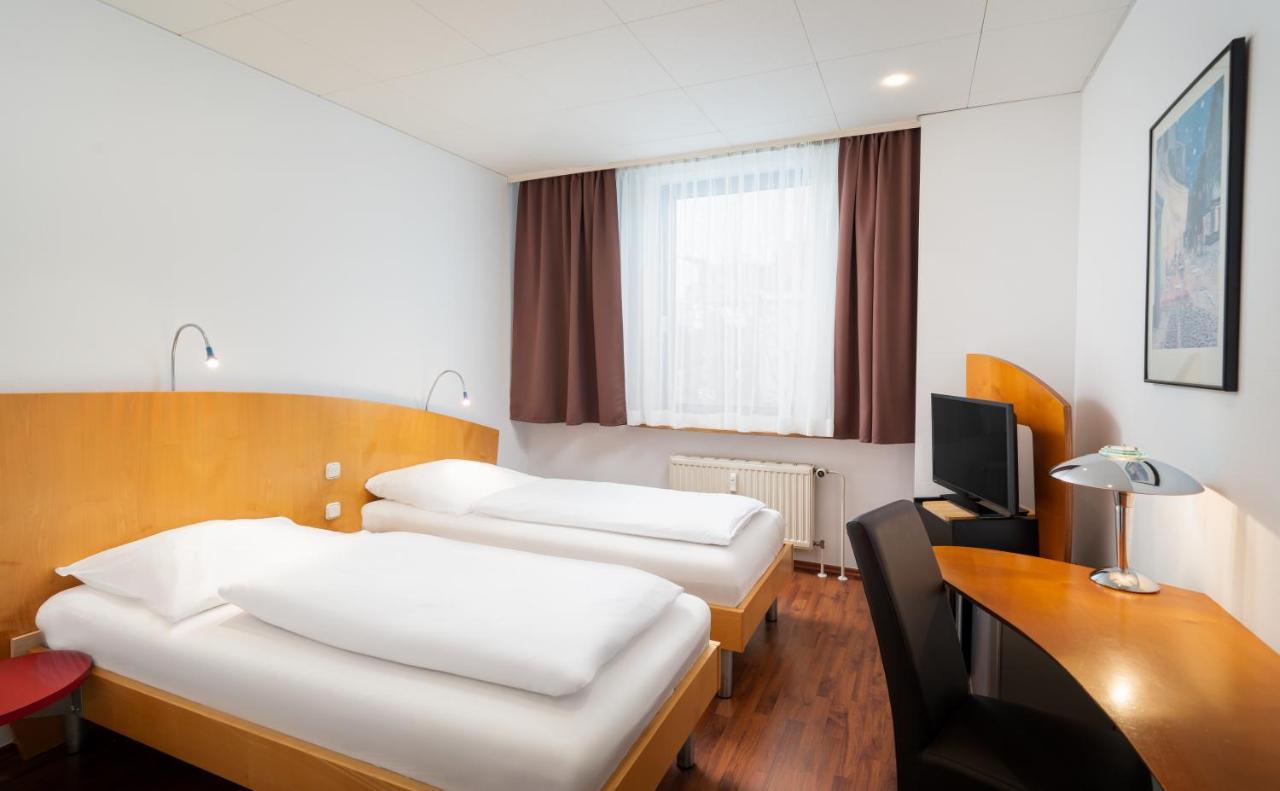 Mainstreet Hotel Дитценбах Екстериор снимка