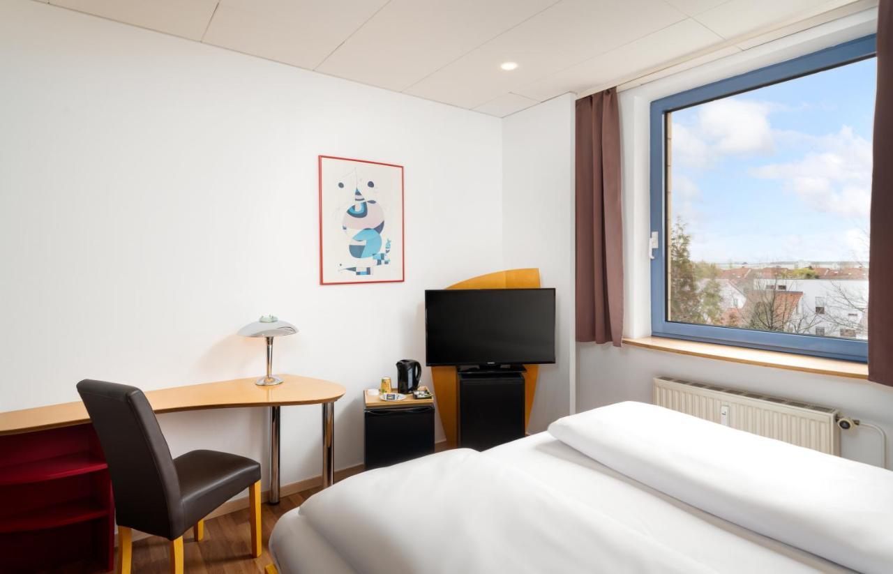 Mainstreet Hotel Дитценбах Екстериор снимка