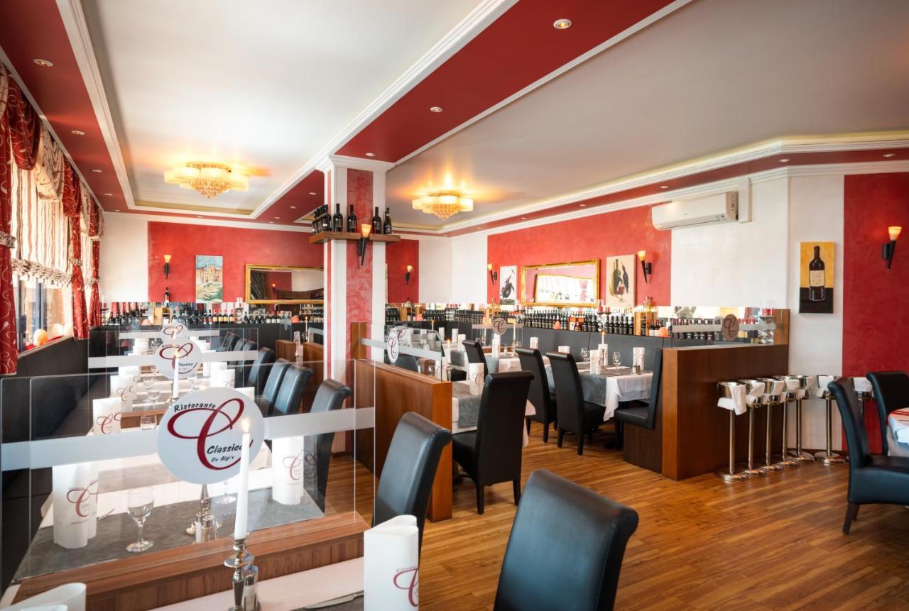 Mainstreet Hotel Дитценбах Екстериор снимка