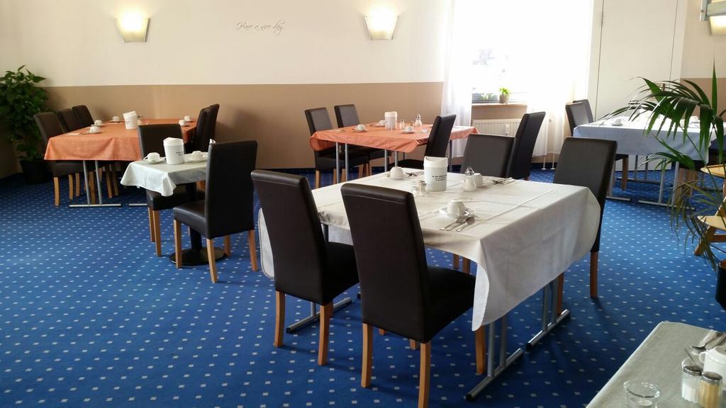 Mainstreet Hotel Дитценбах Екстериор снимка