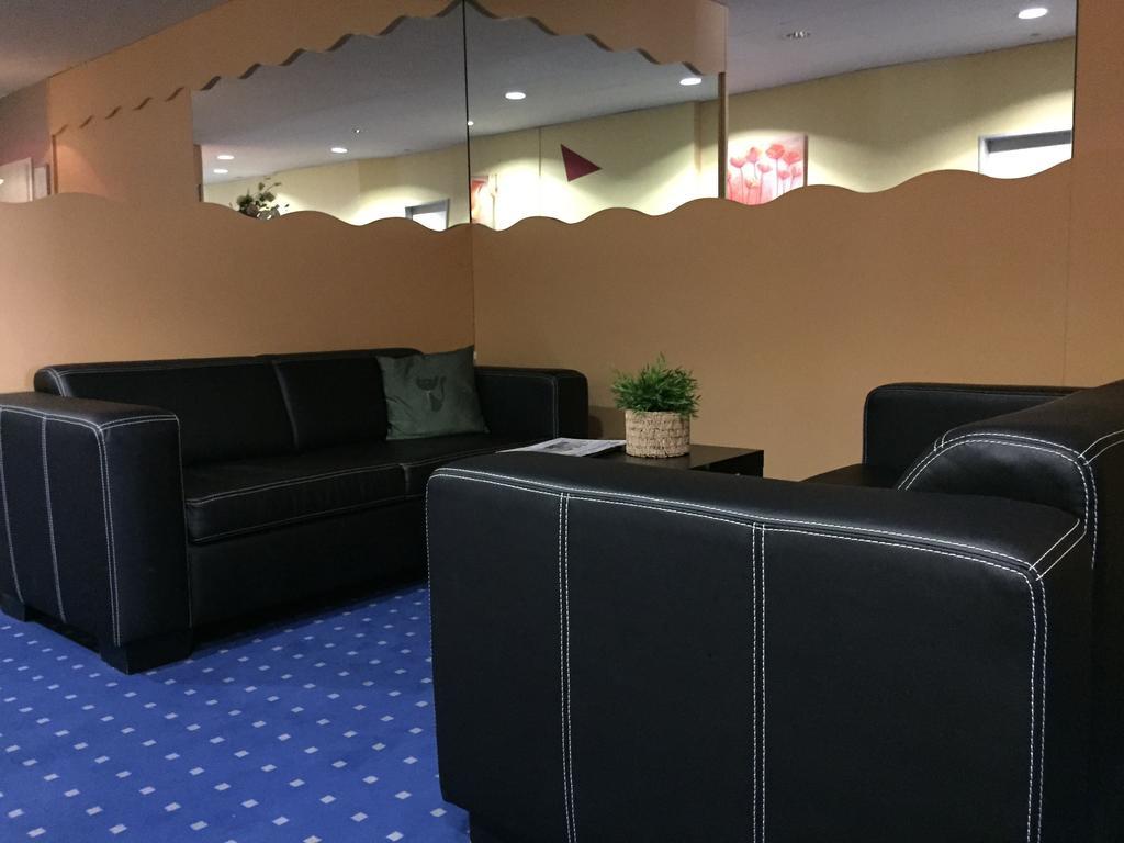 Mainstreet Hotel Дитценбах Екстериор снимка