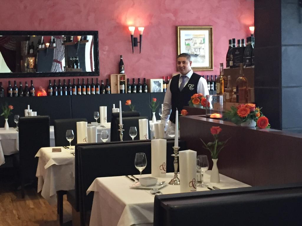 Mainstreet Hotel Дитценбах Екстериор снимка