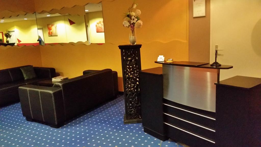 Mainstreet Hotel Дитценбах Екстериор снимка